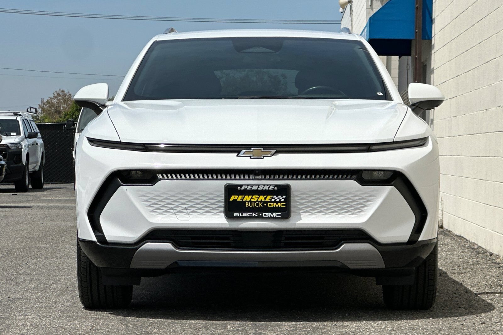 Certified 2024 Chevrolet Equinox EV LT w/ LPO, Trailering Package AWD/4WD image 9