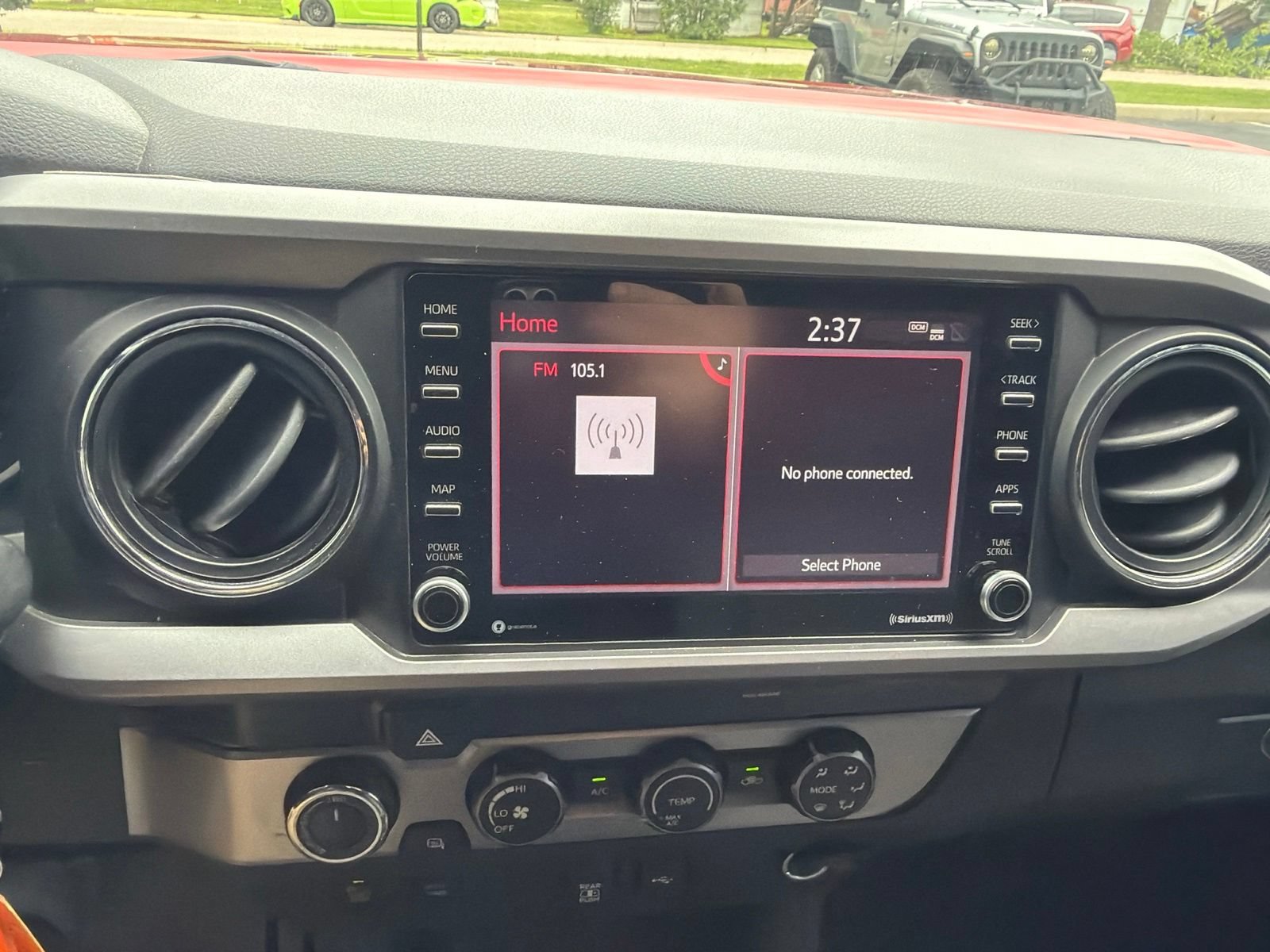 Used 2020 Toyota Tacoma SR5 w/ Technology Package AWD/4WD image 14