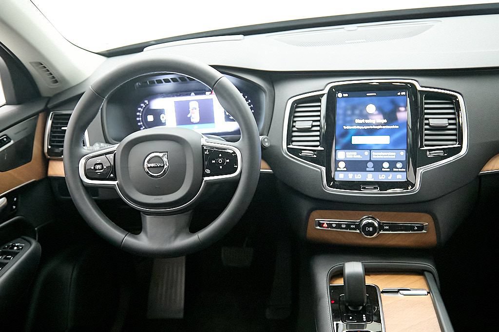 Certified 2023 Volvo XC90 B5 Plus w/ Protection Package Premier AWD/4WD image 27