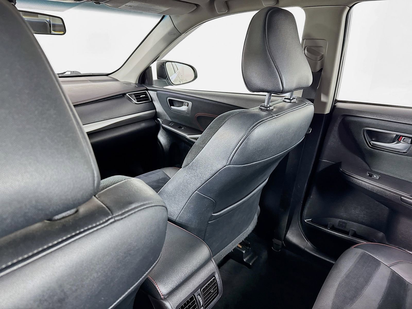 Used 2016 Toyota Camry XSE w/ Moonroof Package FWD image 23