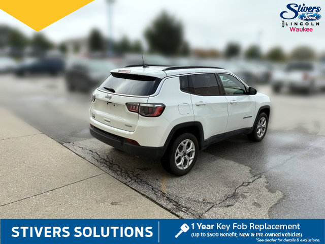 Used 2025 Jeep Compass Latitude w/ Sun & Sound Group AWD/4WD image 6