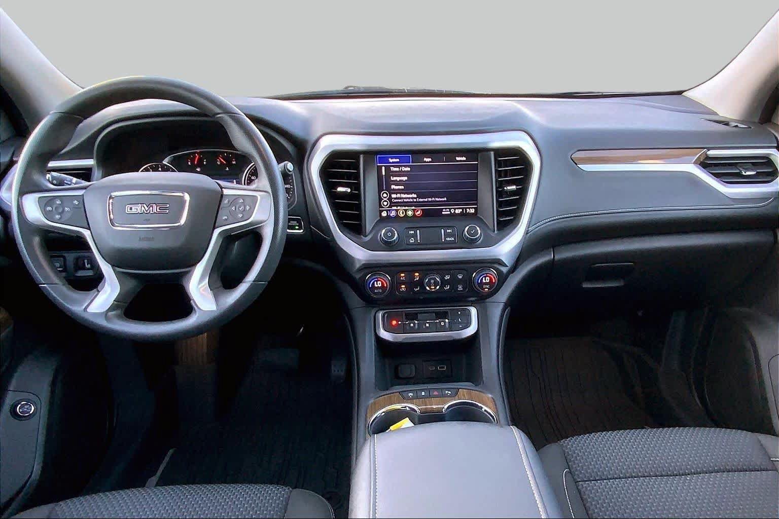 Used 2023 GMC Acadia SLE w/ Driver Convenience Package FWD image 15
