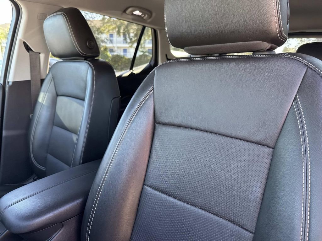 Used 2024 GMC Terrain SLT image 26