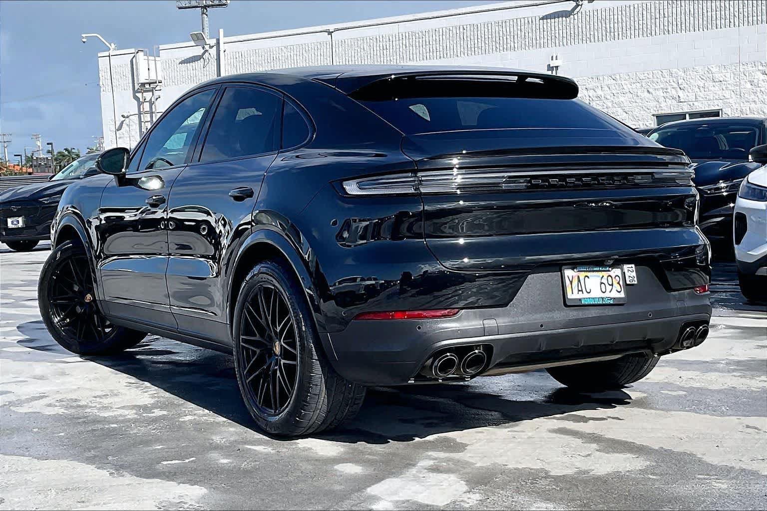 Used 2025 Porsche Cayenne Coupe AWD/4WD image 4