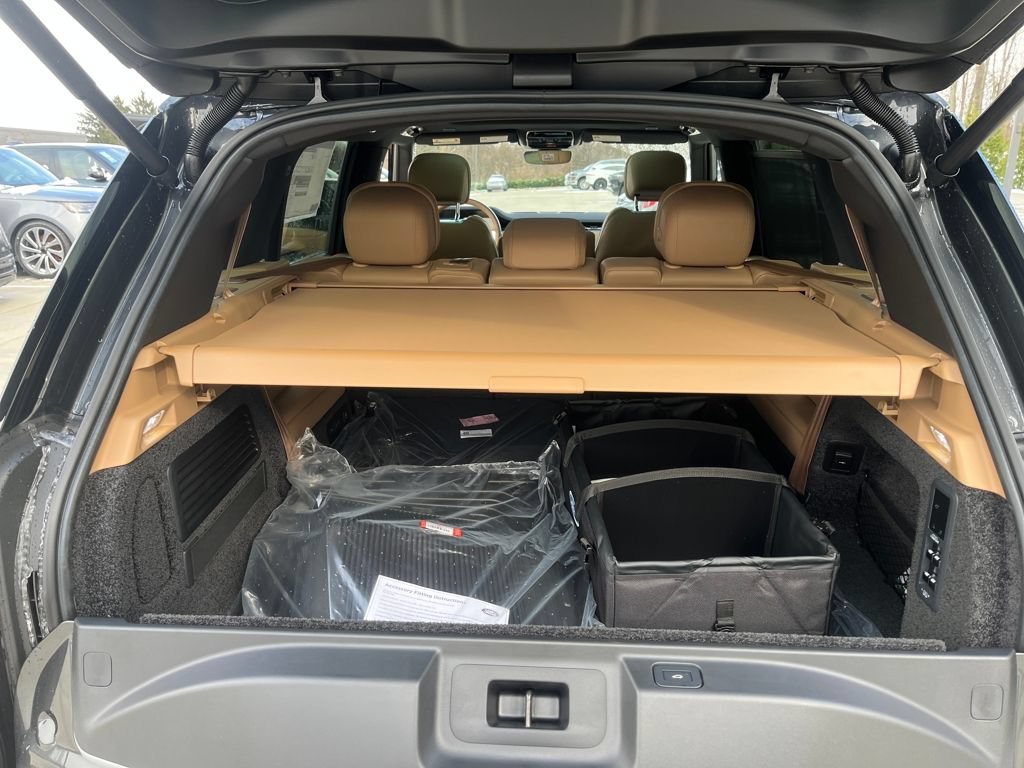 New 2026 Land Rover Range Rover Long Wheelbase SE AWD/4WD image 19