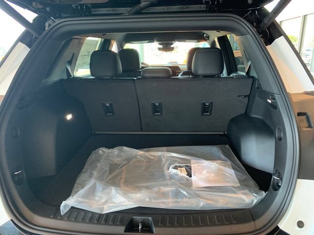 New 2026 GMC Terrain AT4 w/ Technology Package II AWD/4WD image 9