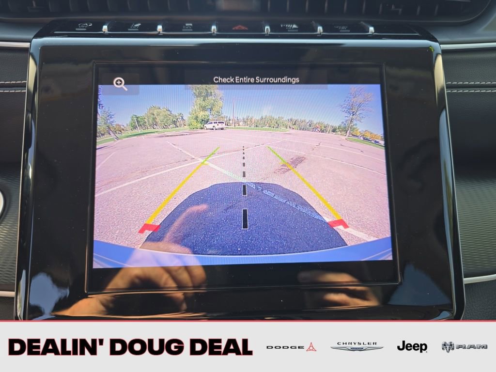 Used 2023 Jeep Grand Cherokee Laredo image 20