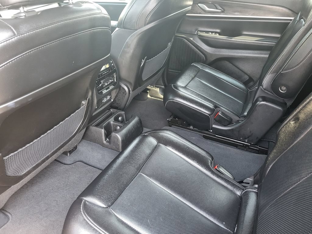 Used 2023 Jeep Grand Cherokee L Limited w/ Luxury Tech Group II RWD image 34