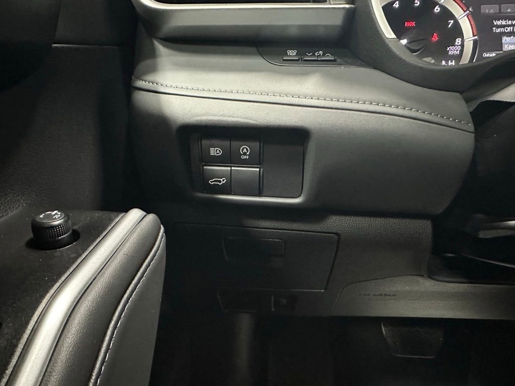 Used 2025 Toyota Highlander XLE image 17