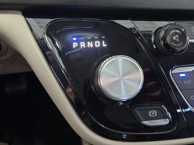 Used 2017 Chrysler Pacifica Touring-L Plus image 24