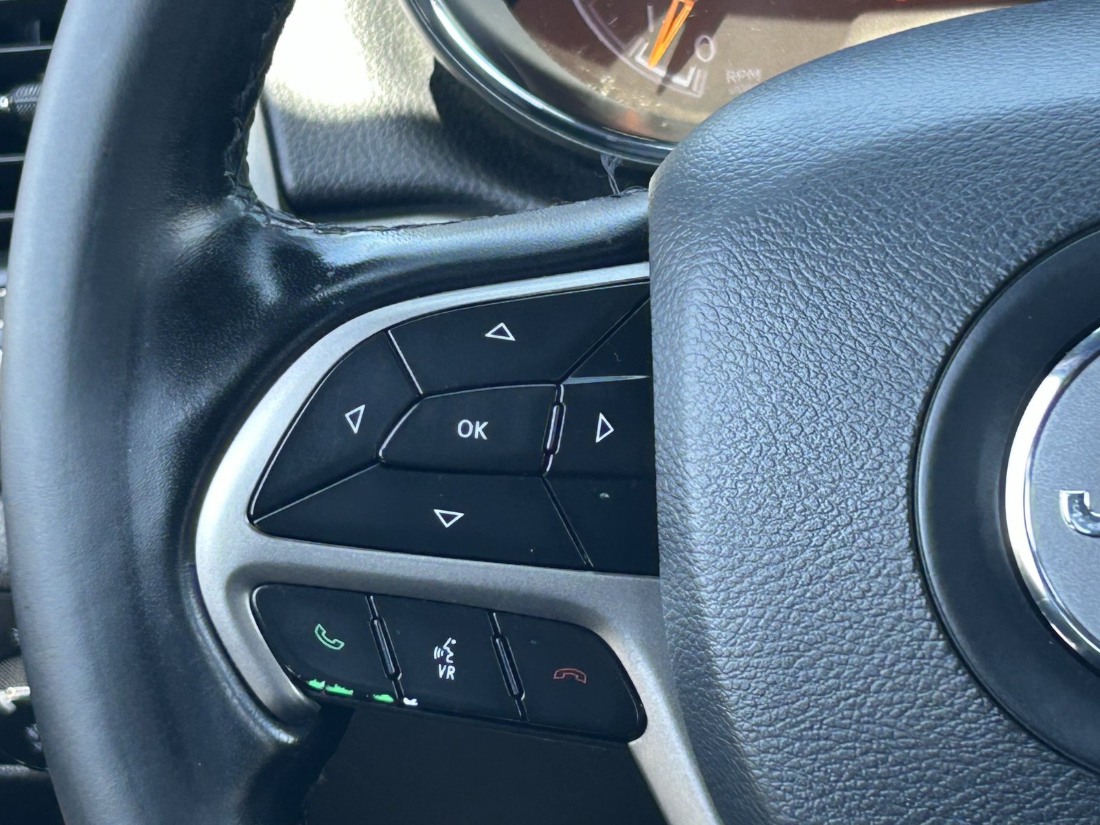 Used 2020 Jeep Grand Cherokee Altitude RWD image 24