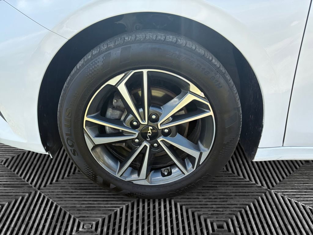 Used 2024 Kia Forte LXS FWD image 14