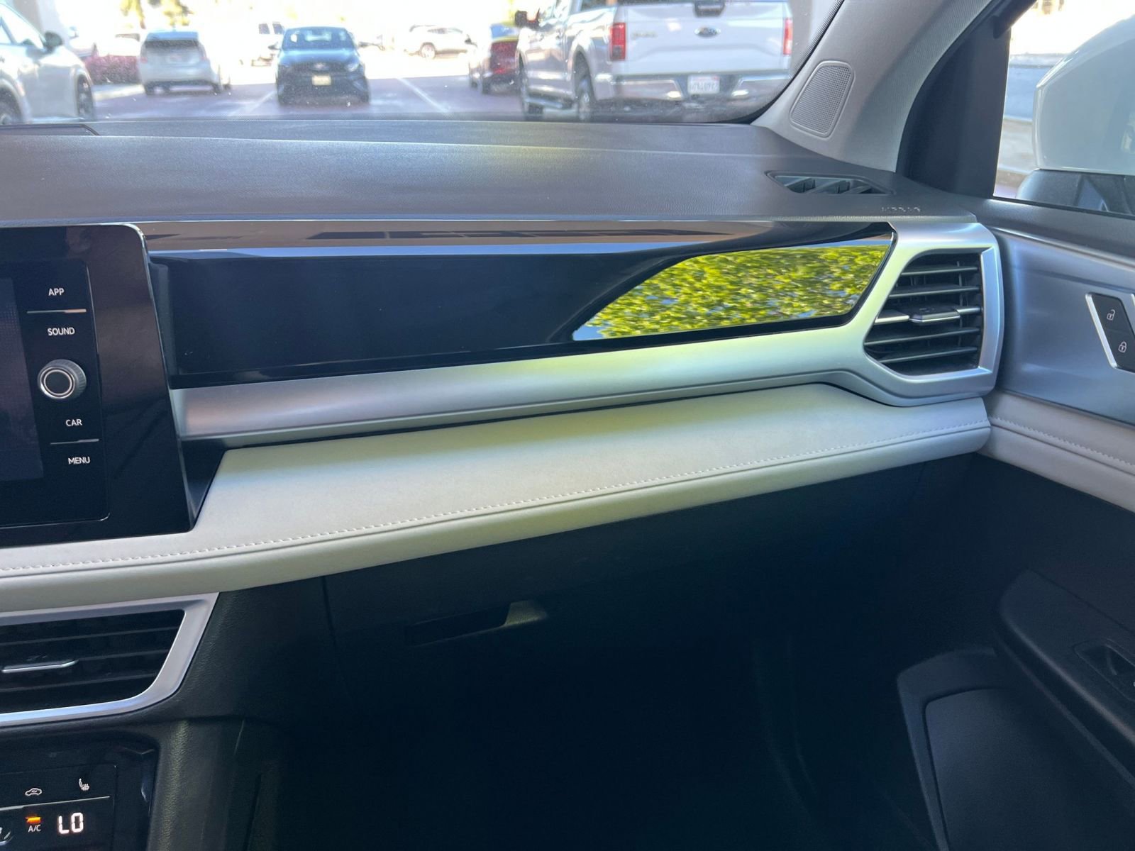 Used 2025 Volkswagen Taos SE image 36