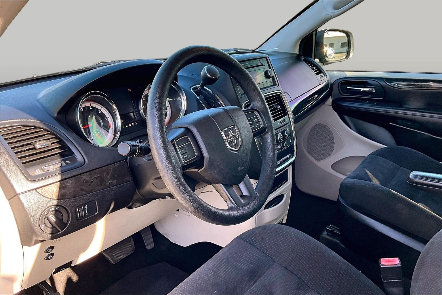 Used 2015 Dodge Grand Caravan SXT FWD image 12