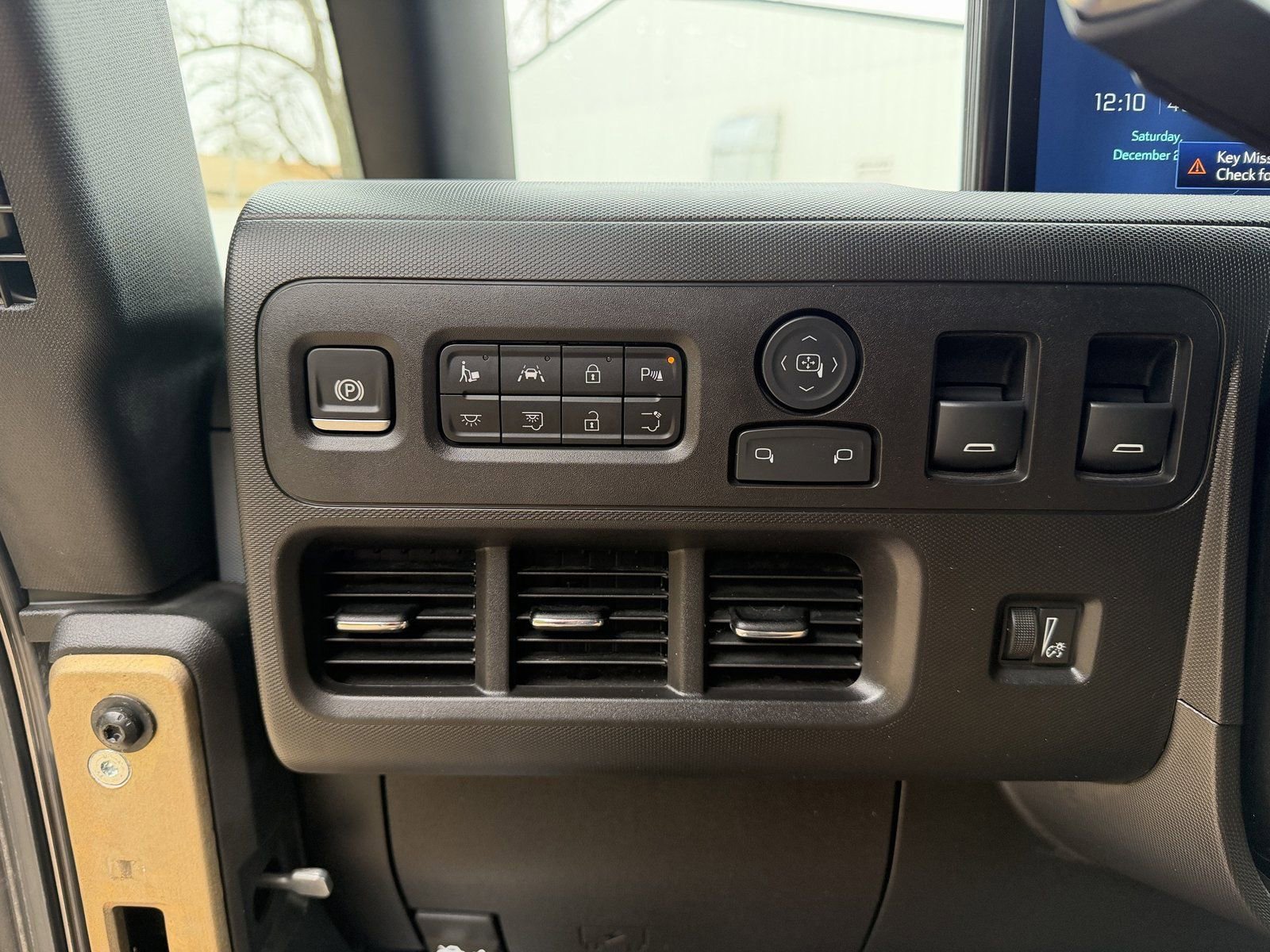 Used 2024 Chevrolet Brightdrop 400 w/ Commercial Equipment Package AWD/4WD image 9