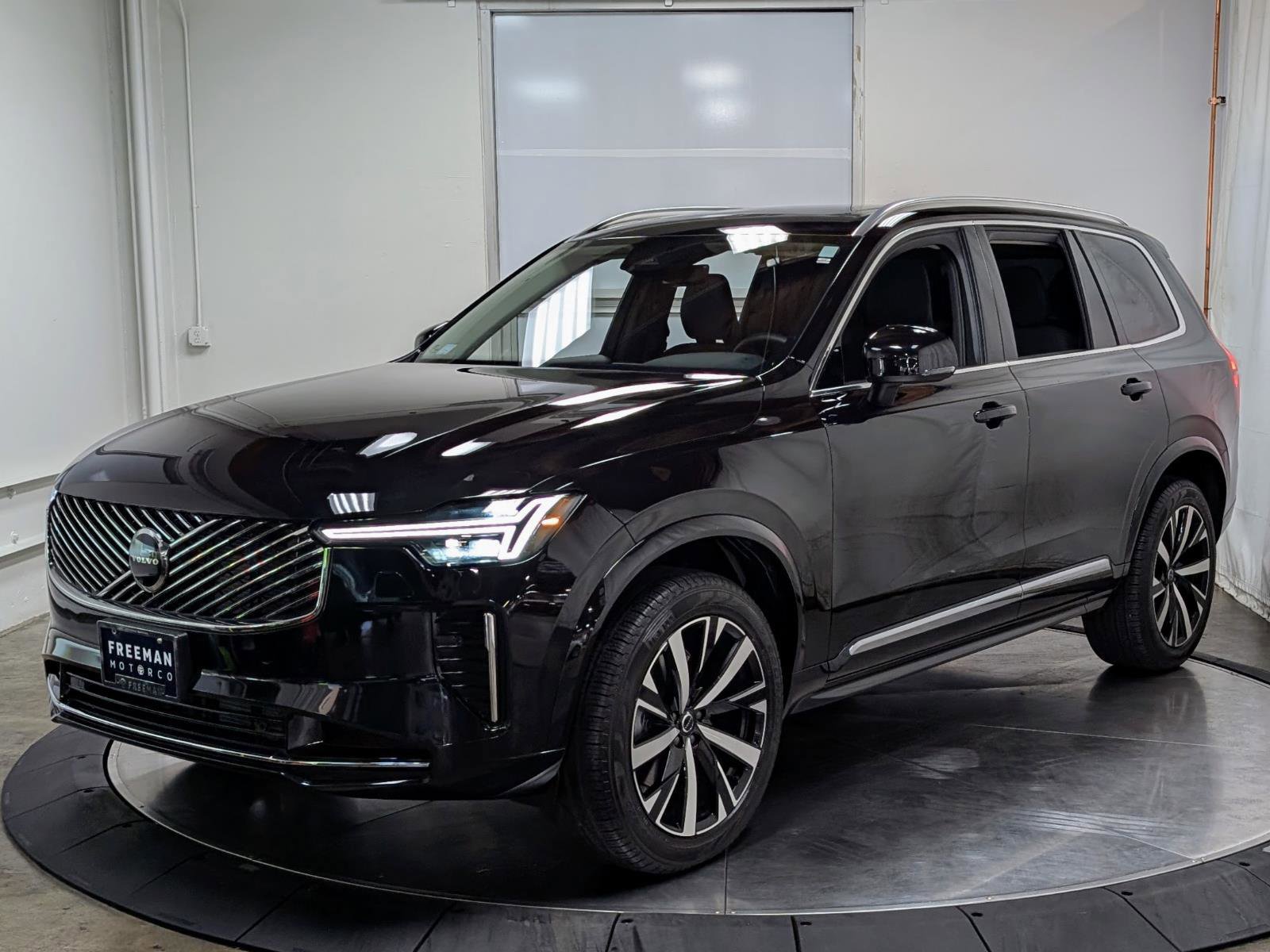 Used 2025 Volvo XC90 B5 Core w/ Protection Package Premier image 4