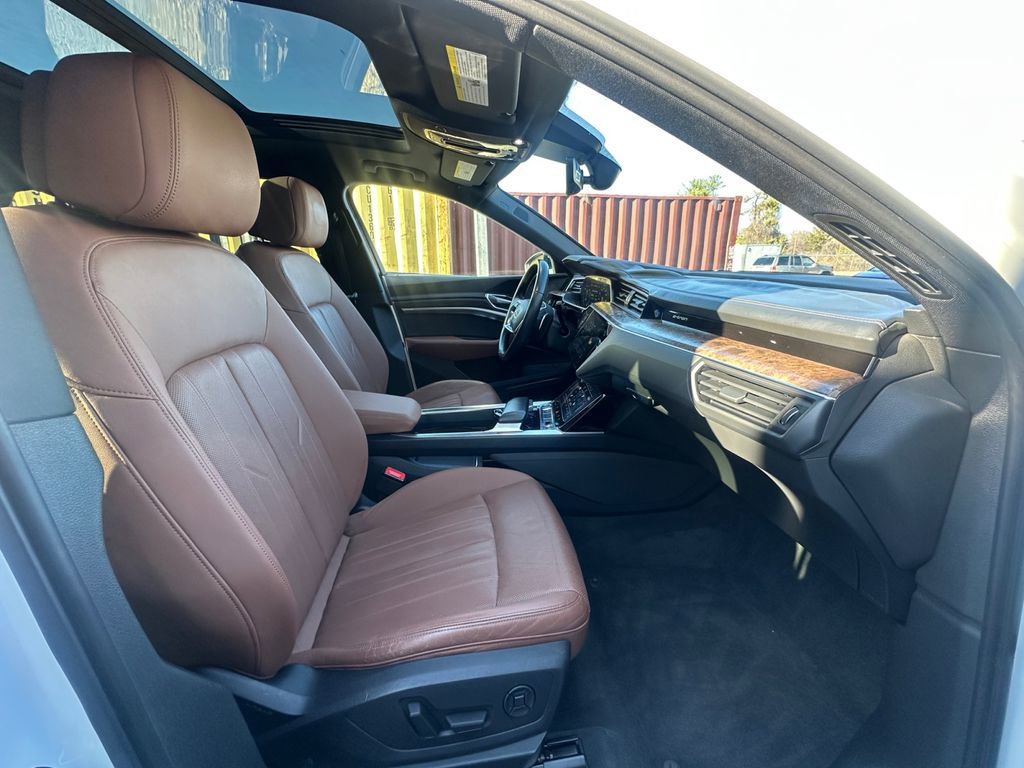 Used 2019 Audi e-tron Premium Plus image 28