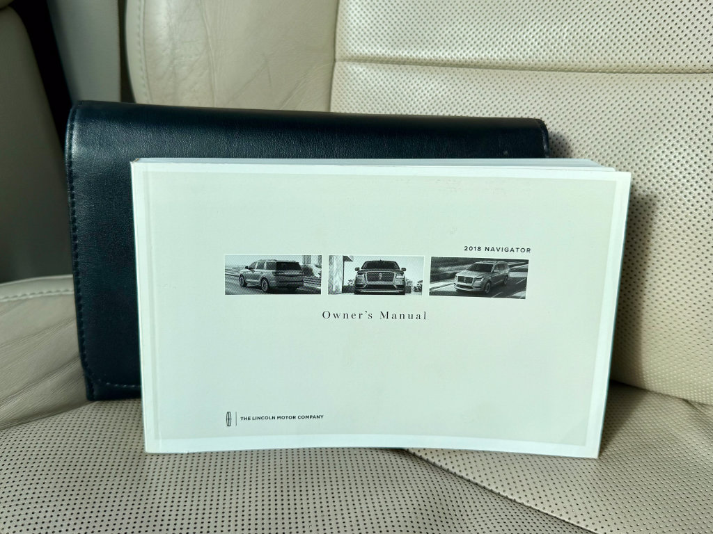 Used 2018 Lincoln Navigator Reserve w/ Technology Package AWD/4WD image 34