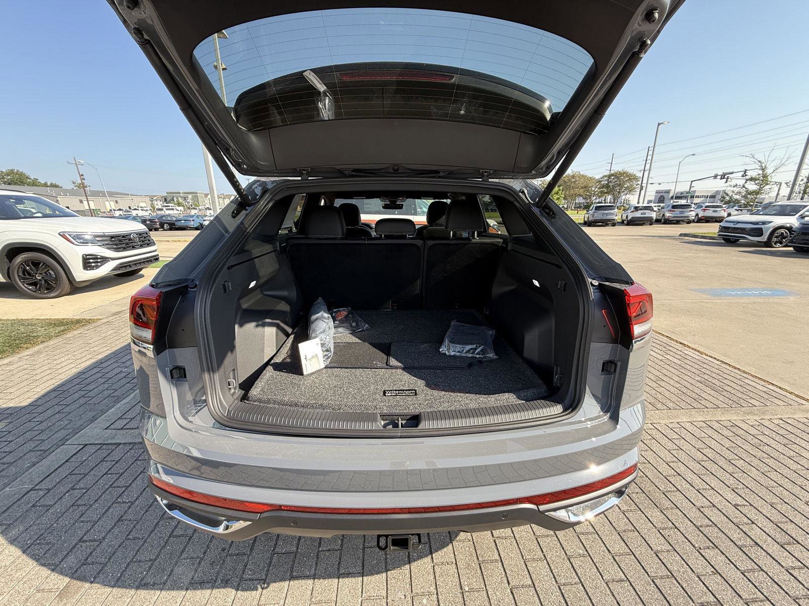 New 2026 Volkswagen Atlas Cross Sport SE image 10