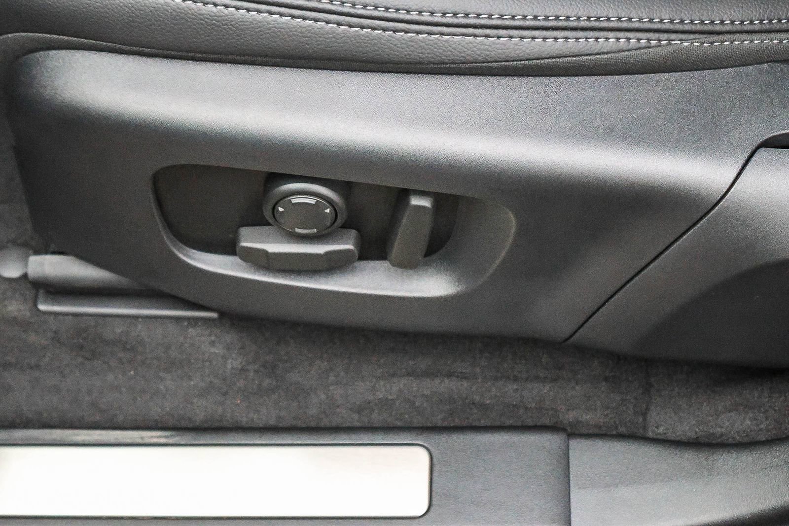 New 2026 Land Rover Discovery Sport Landmark image 30