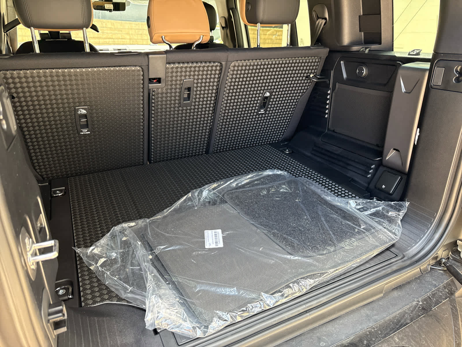 New 2025 Land Rover Defender 110 V8 image 18