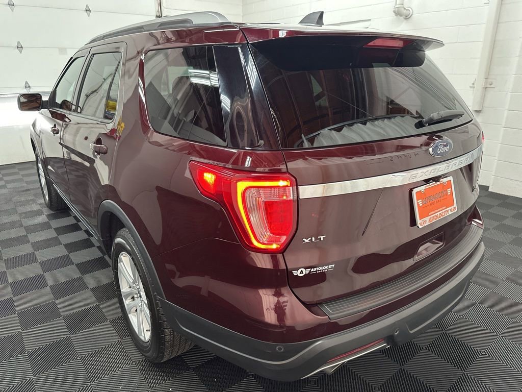 Used 2018 Ford Explorer XLT image 7