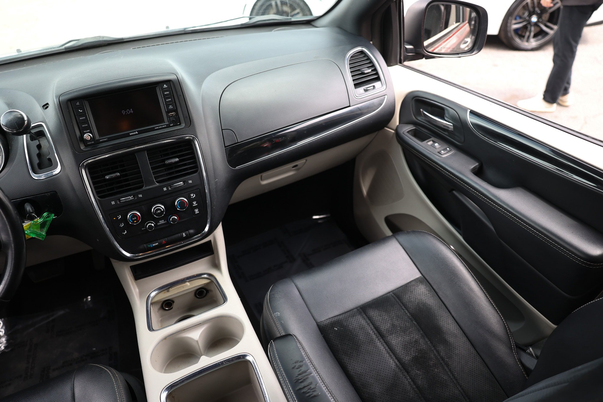 Used 2018 Dodge Grand Caravan SXT FWD image 27