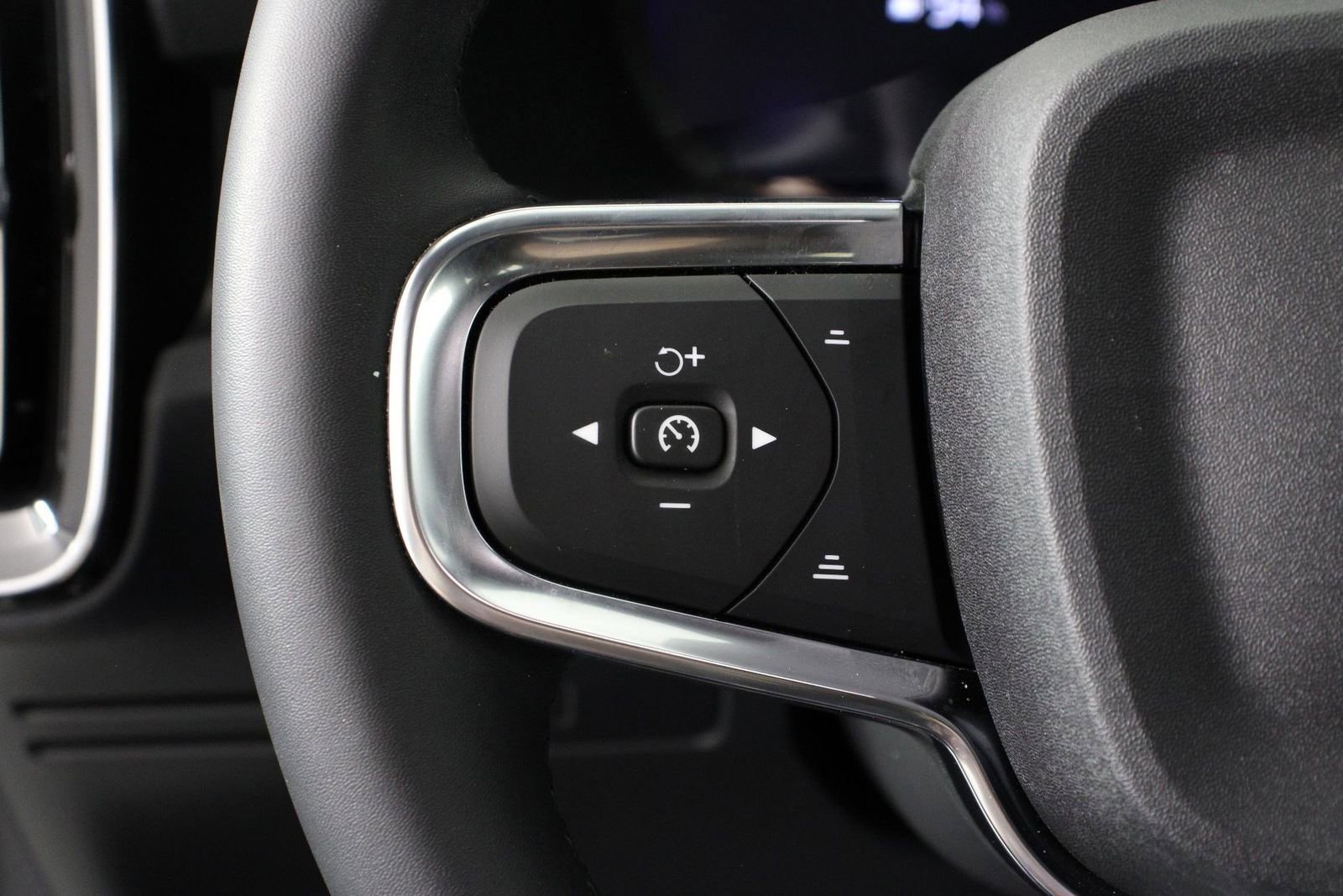 Certified 2023 Volvo C40 P8 Recharge Ultimate AWD/4WD image 10
