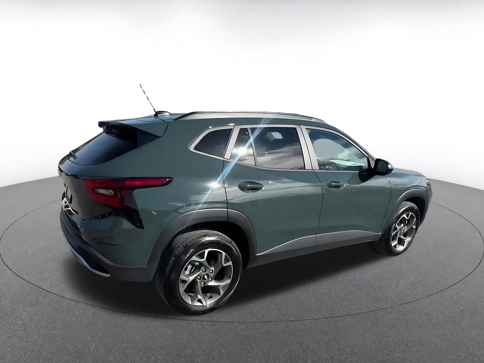 Used 2025 Chevrolet Trax LT image 14