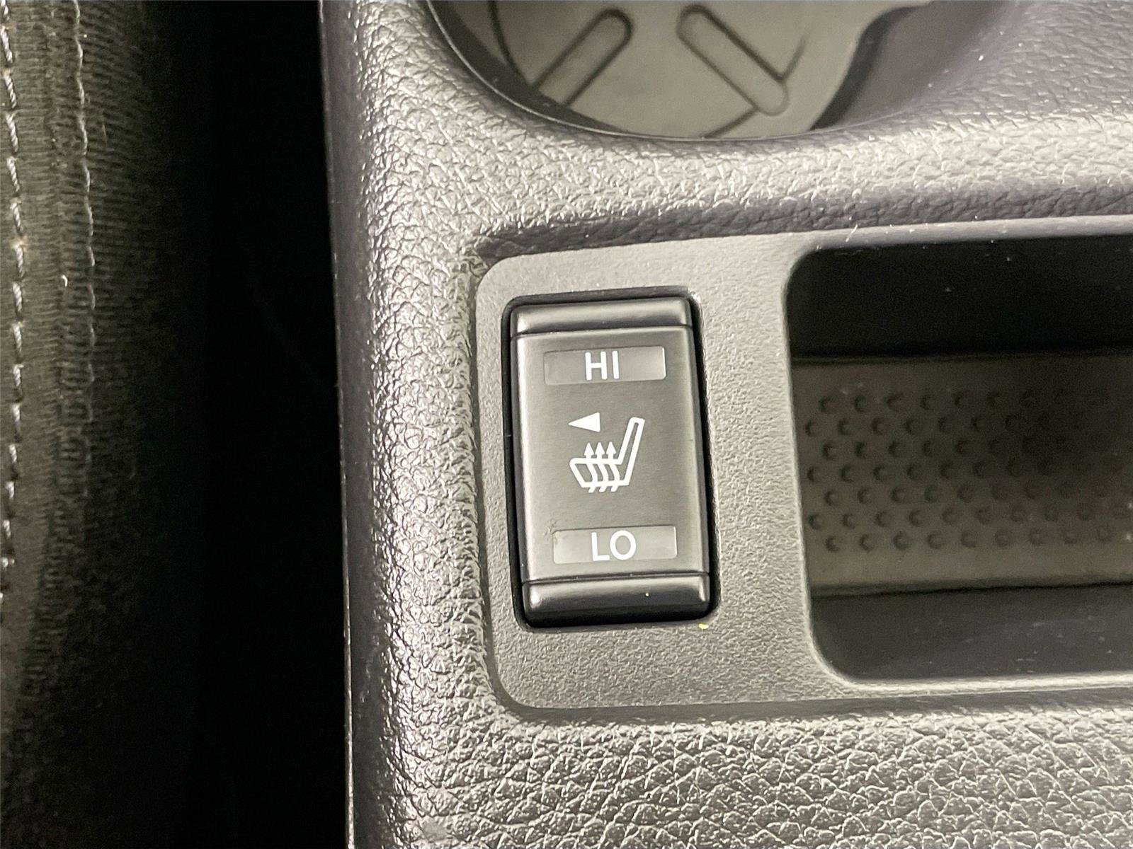 Used 2015 Nissan Rogue SV w/ SV Premium Package image 16