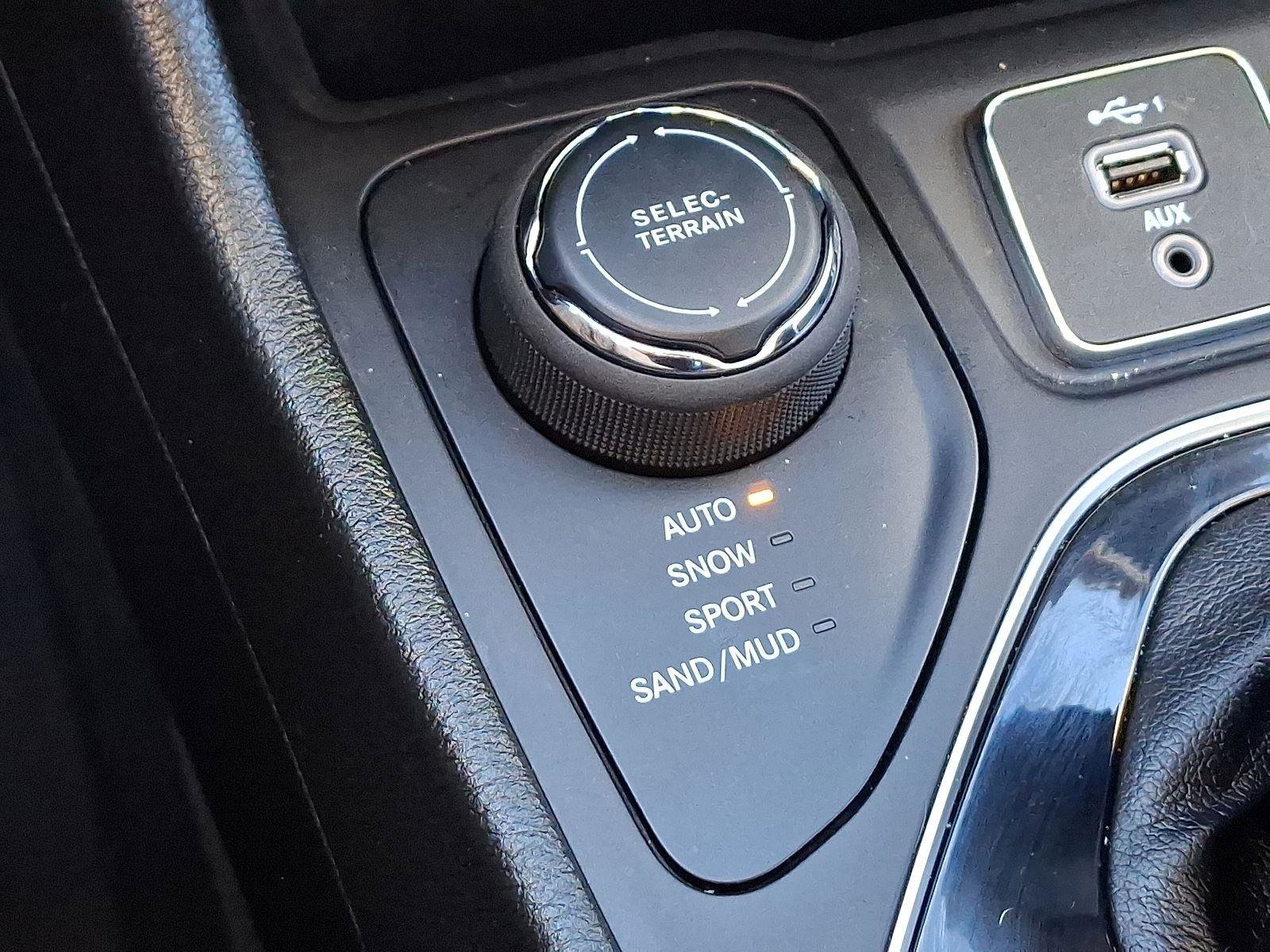 Used 2023 Jeep Cherokee Altitude Lux image 23