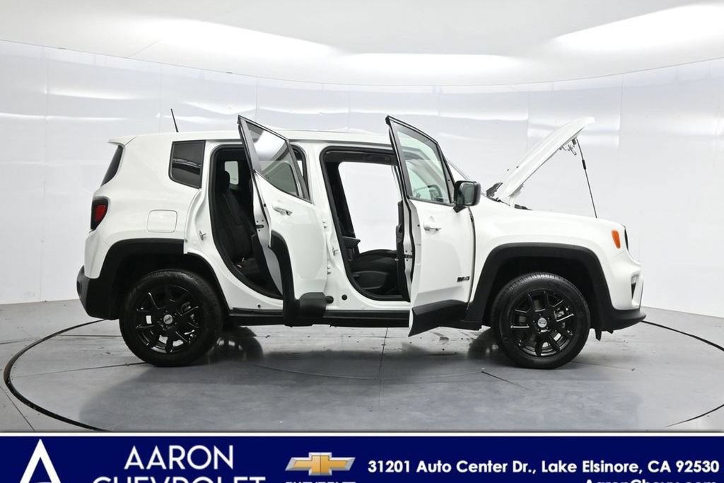 Used 2023 Jeep Renegade Latitude AWD/4WD image 3