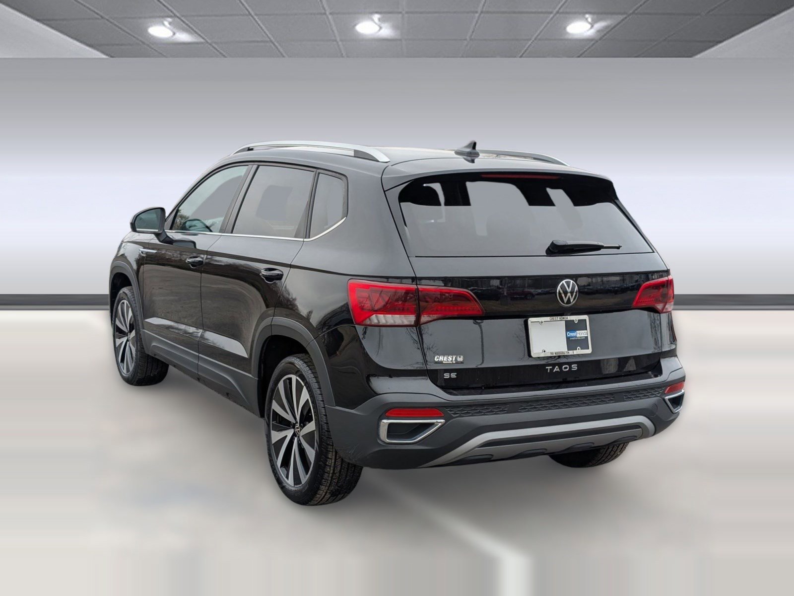 Used 2024 Volkswagen Taos SE image 3