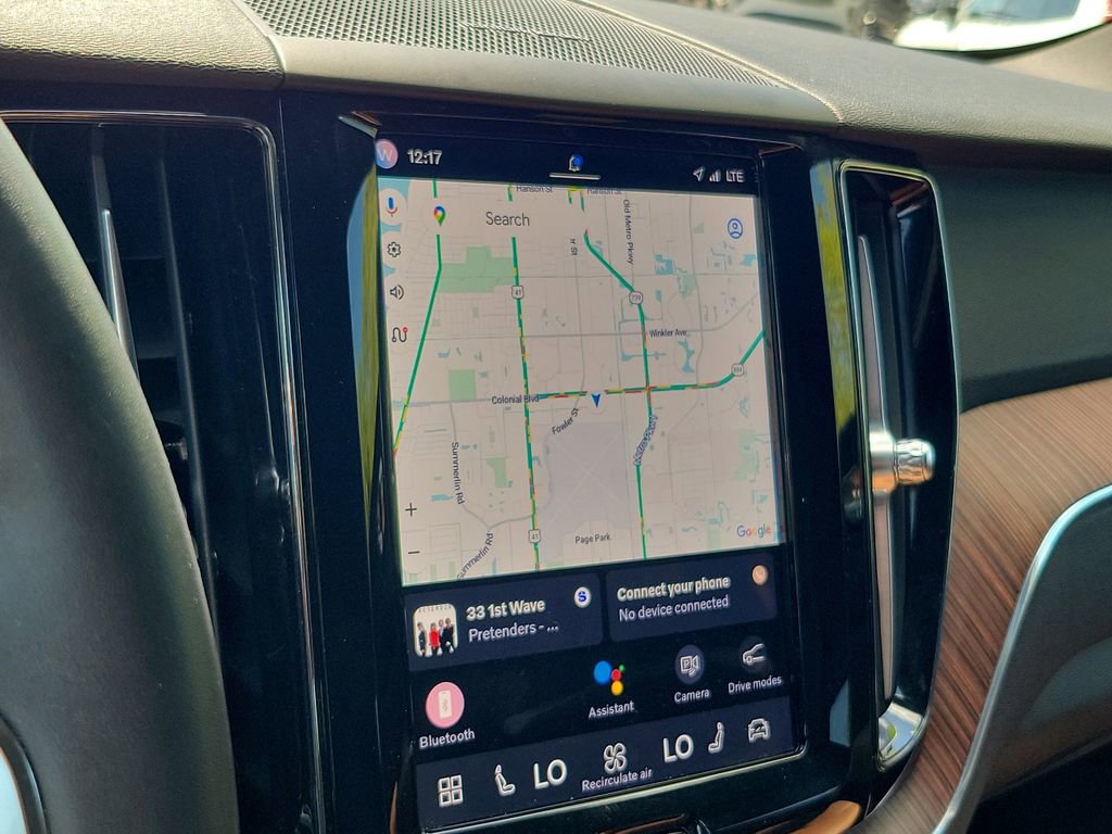 Certified 2024 Volvo XC60 B5 Plus AWD/4WD image 28