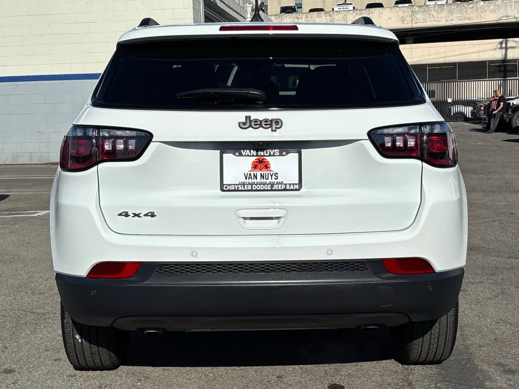 Used 2025 Jeep Compass Latitude w/ Convenience Group image 5