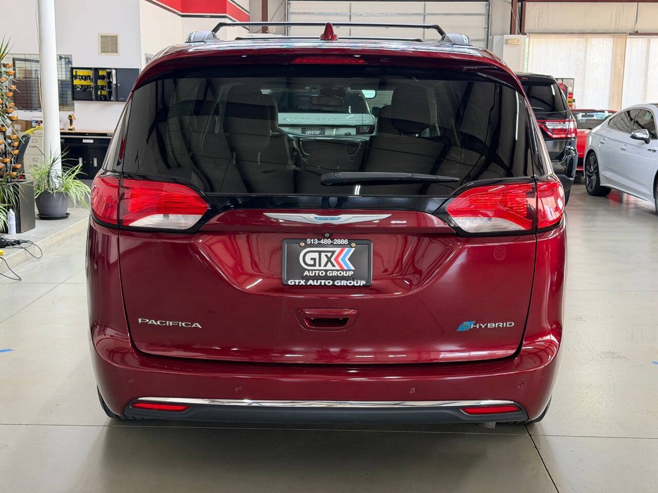 Used 2017 Chrysler Pacifica Platinum FWD image 3