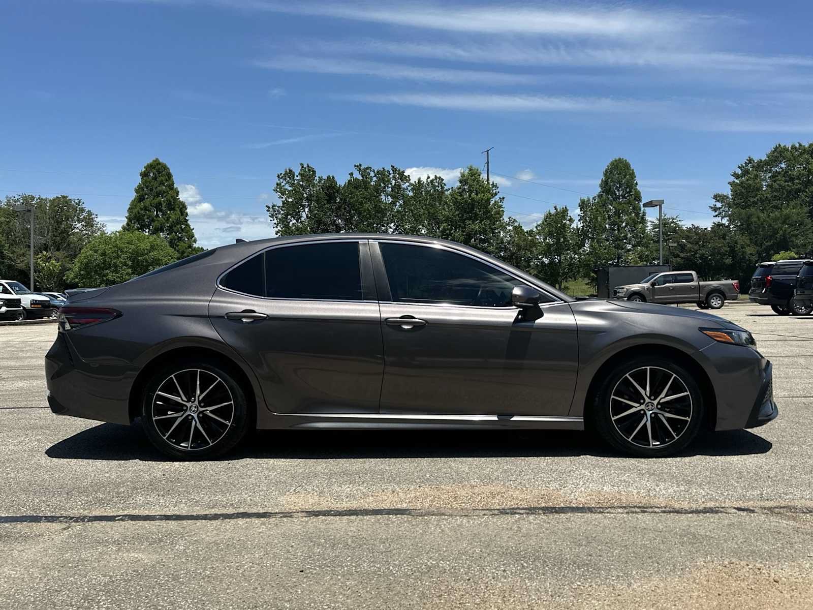 Used 2023 Toyota Camry SE FWD image 15