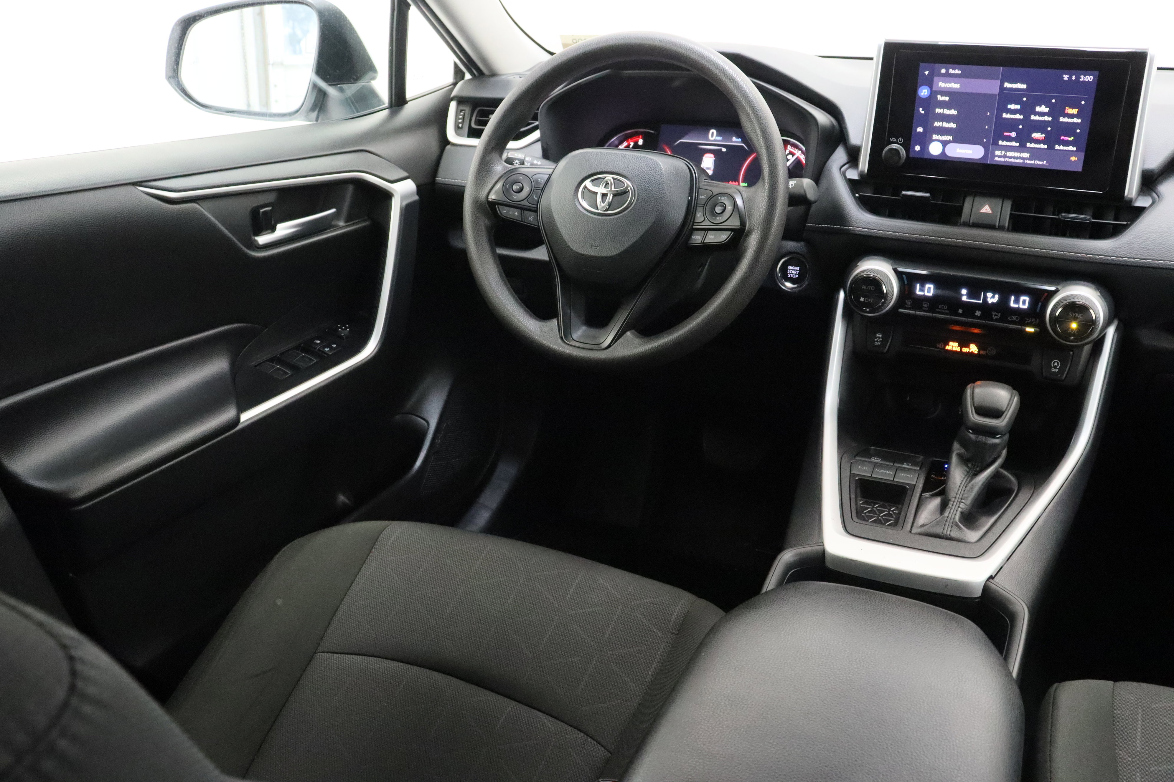Certified 2025 Toyota RAV4 XLE FWD image 30