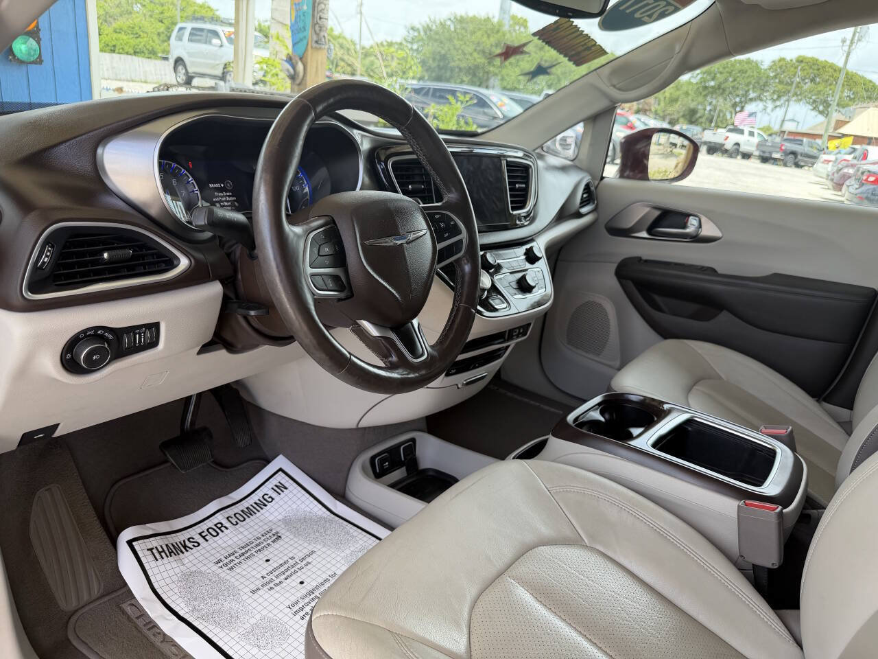 Used 2017 Chrysler Pacifica Touring-L Plus FWD image 11