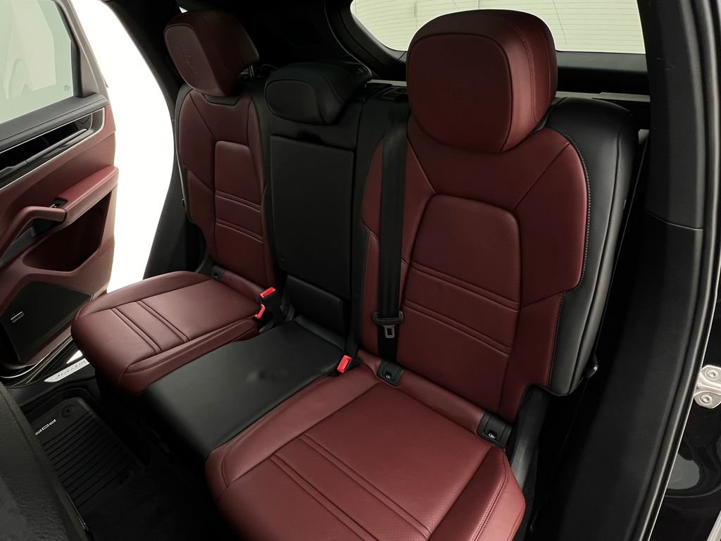 Used 2024 Porsche Cayenne S image 15