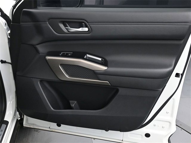 Used 2024 Nissan Pathfinder Platinum w/ Cargo Package image 19