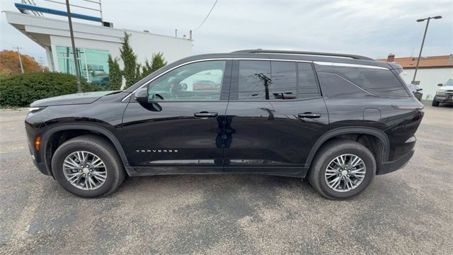 Used 2025 Chevrolet Traverse LT image 5