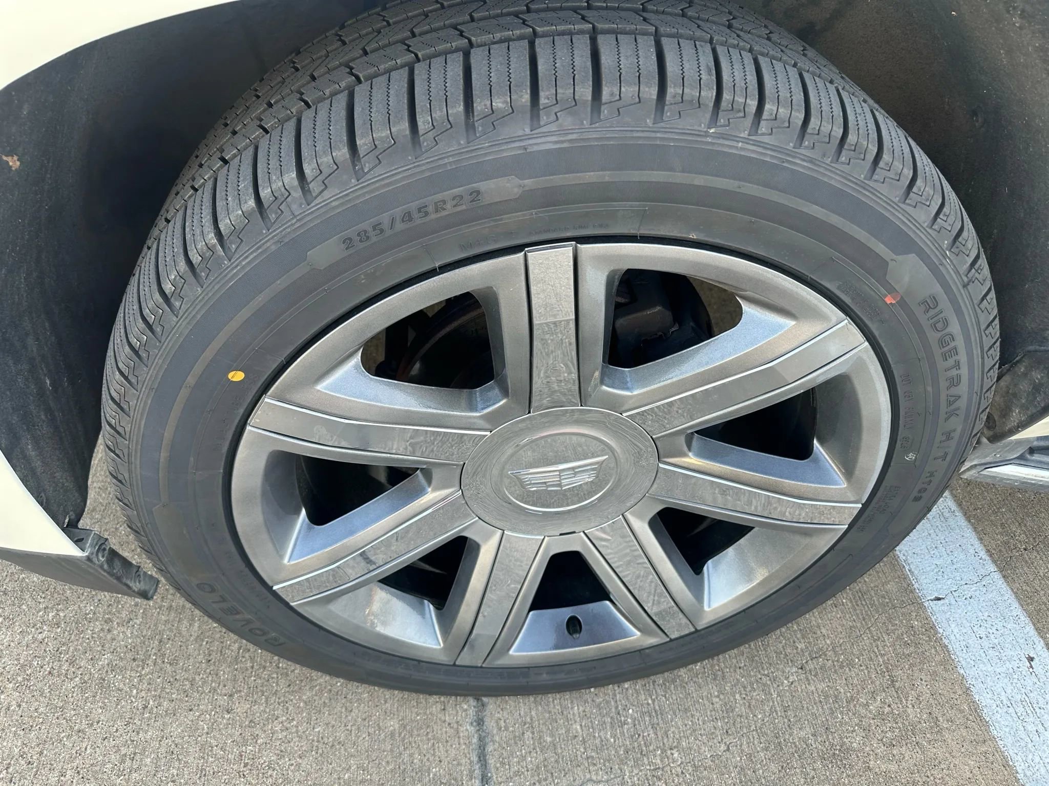 Used 2015 Cadillac Escalade Luxury AWD/4WD image 3