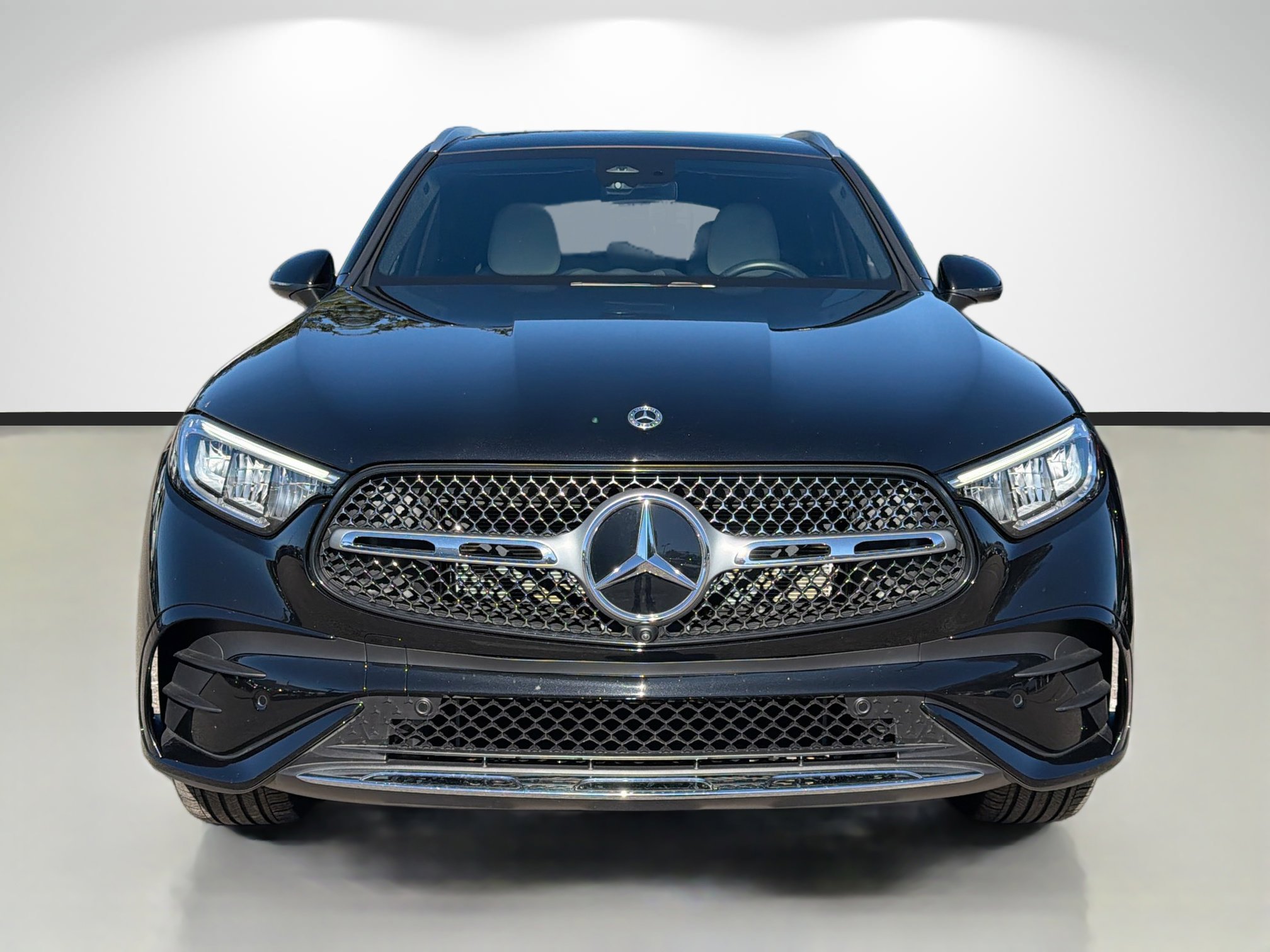 Used 2024 Mercedes-Benz GLC 300 4MATIC image 8