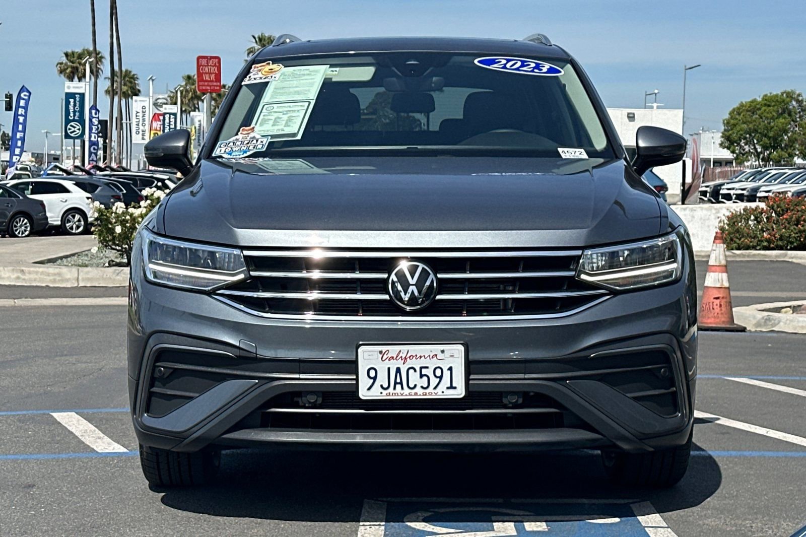 Certified 2023 Volkswagen Tiguan SE w/ Panoramic Sunroof Package image 9