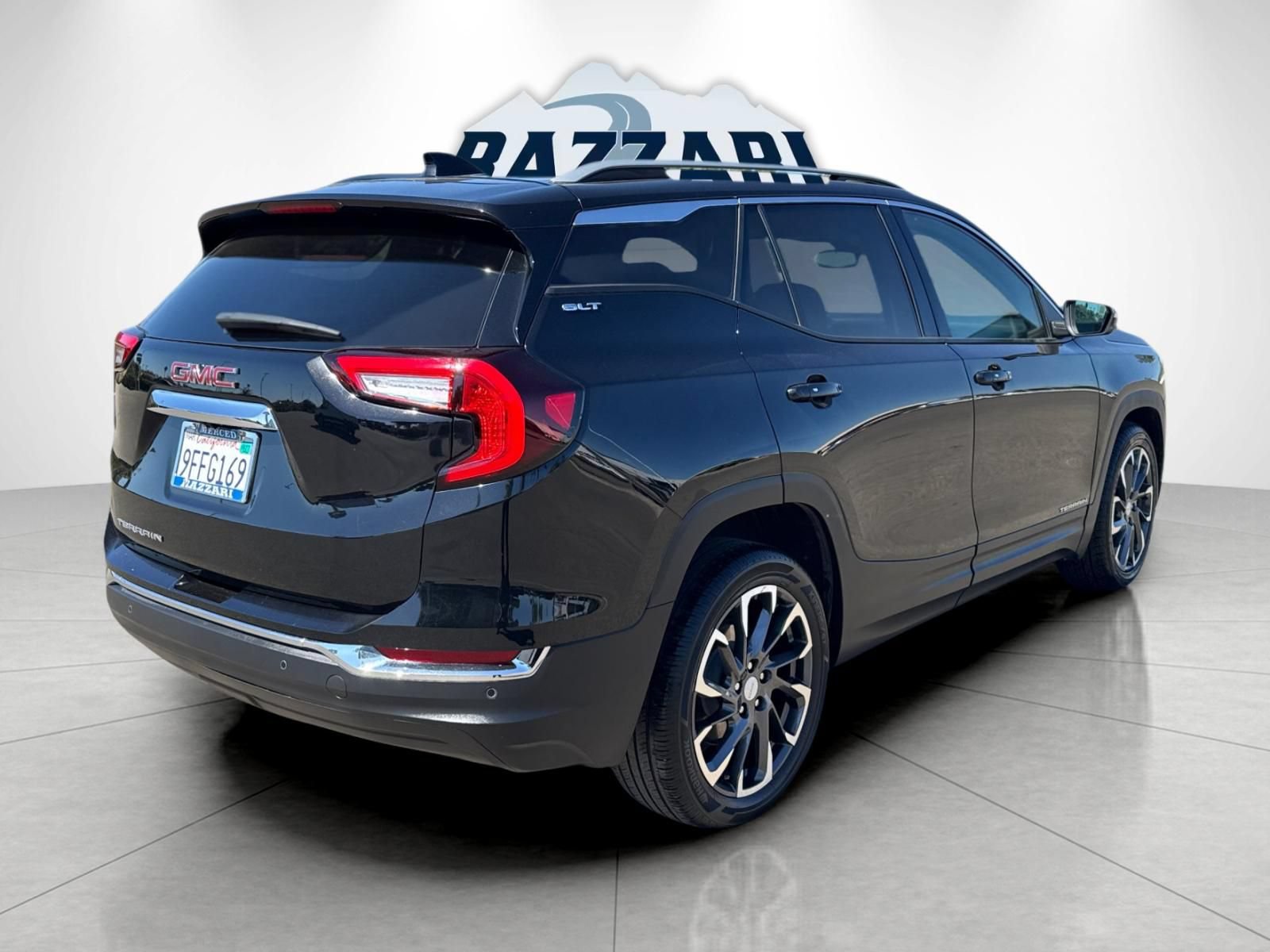 Used 2022 GMC Terrain SLT FWD image 3
