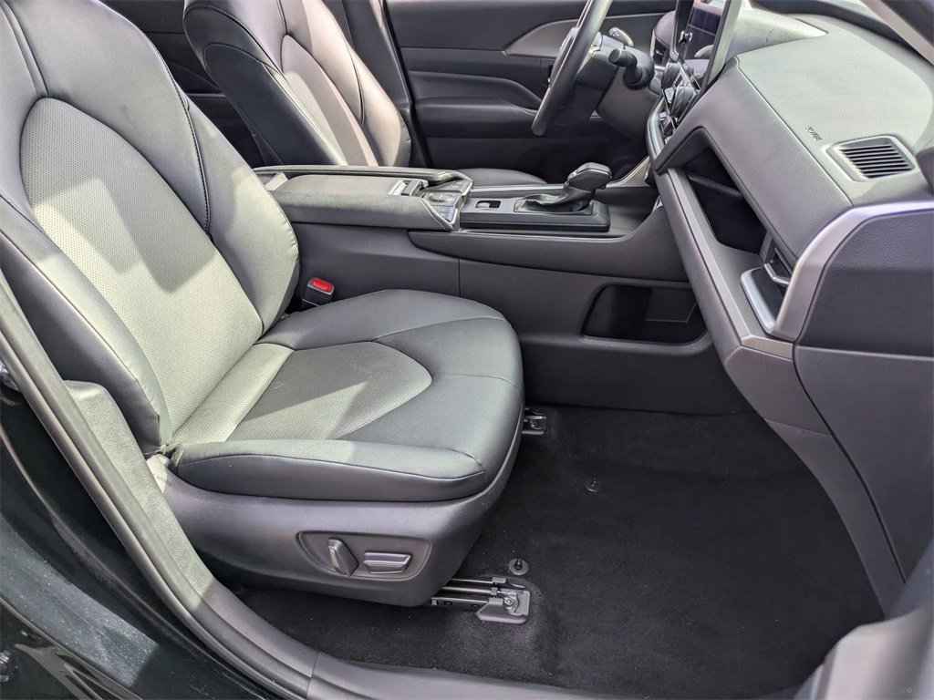 Used 2025 Toyota Grand Highlander AWD image 30
