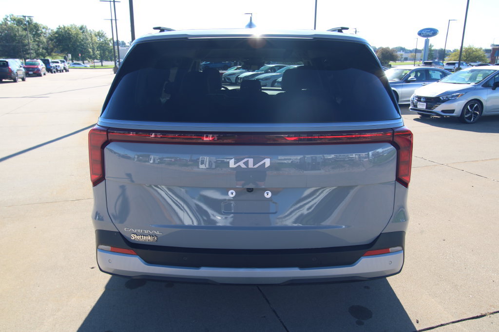 Used 2026 Kia Carnival EX FWD image 17