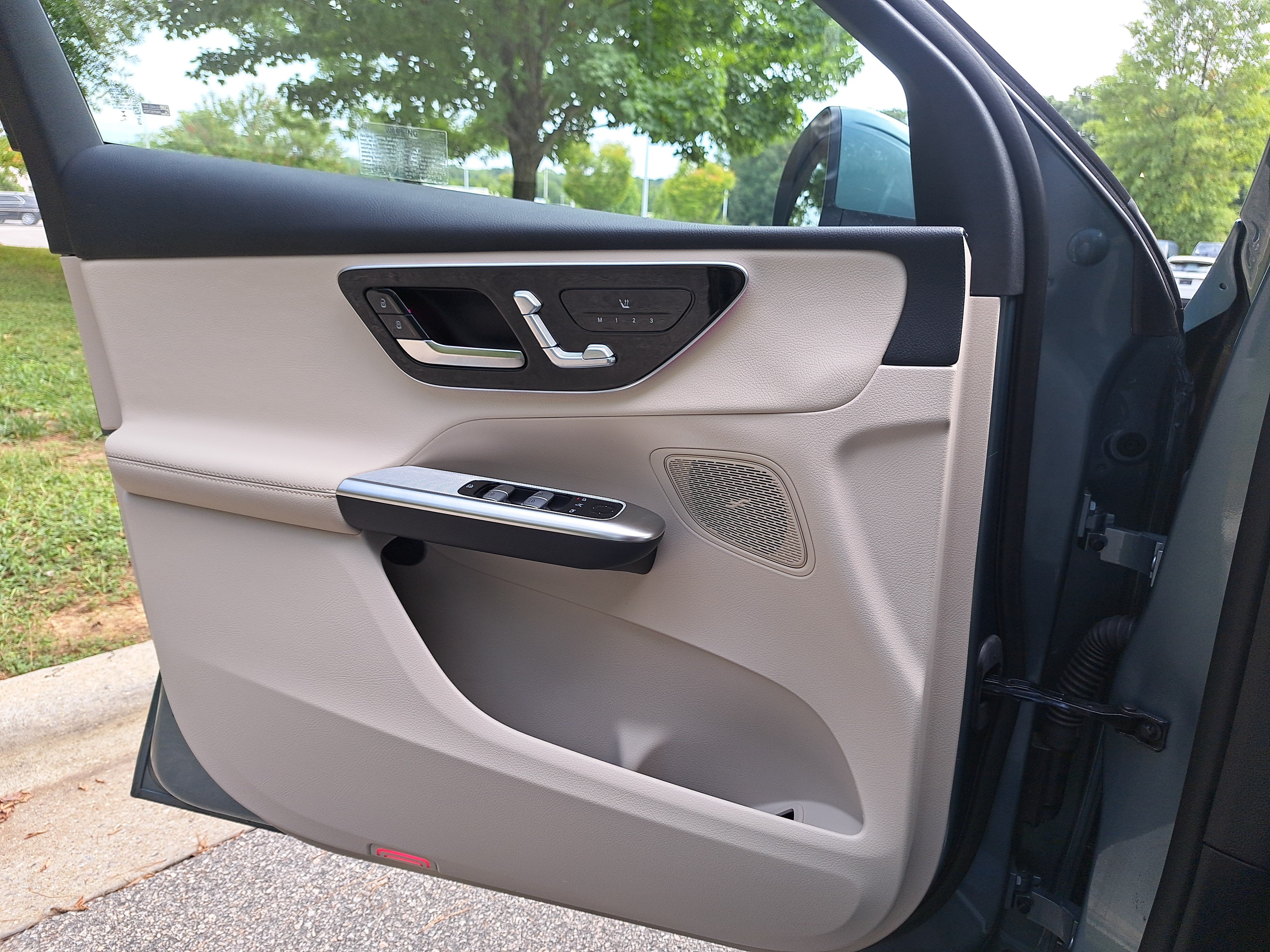 Used 2026 Mercedes-Benz GLC 300 image 29