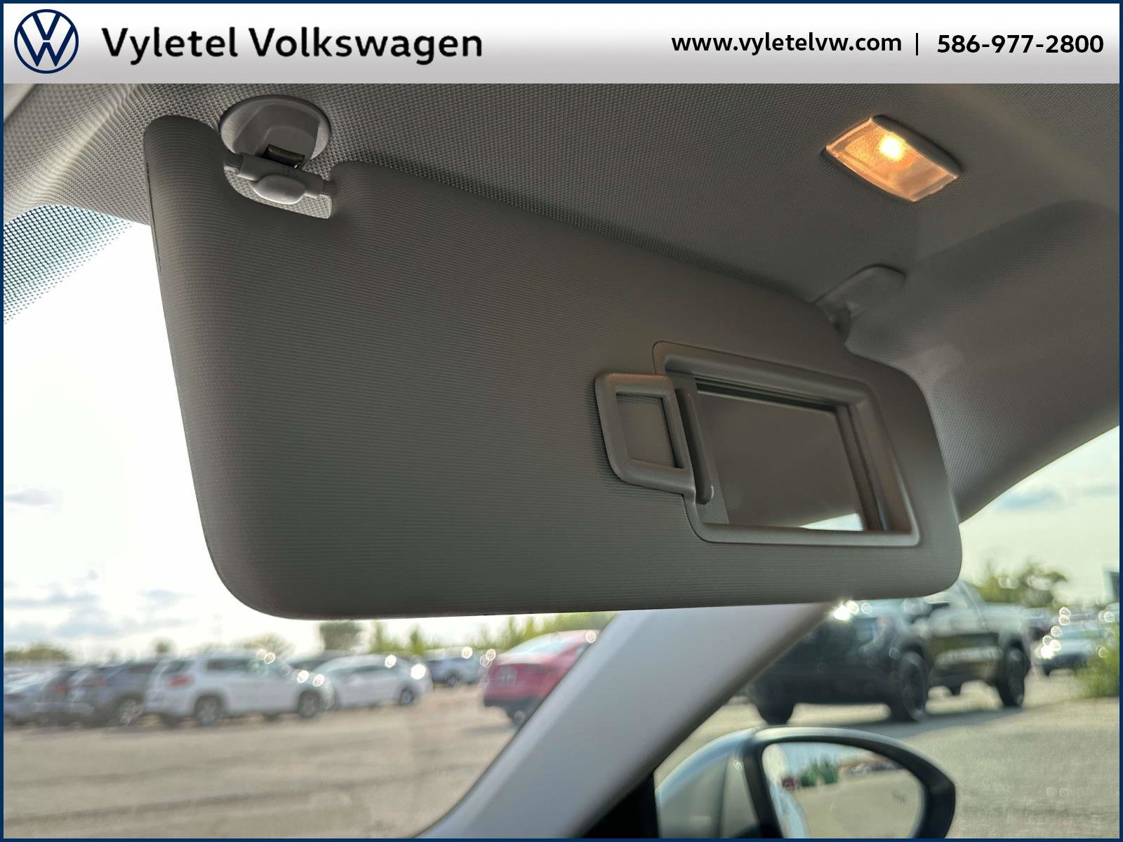 Certified 2024 Volkswagen Jetta SE w/ Panoramic Sunroof Package image 32